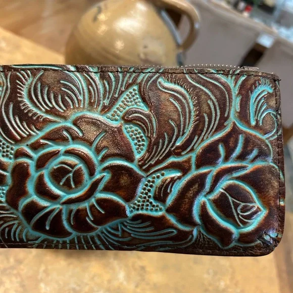 Patricia Nash Floral Tooled Leather Wristlet - Picture 3 of 13